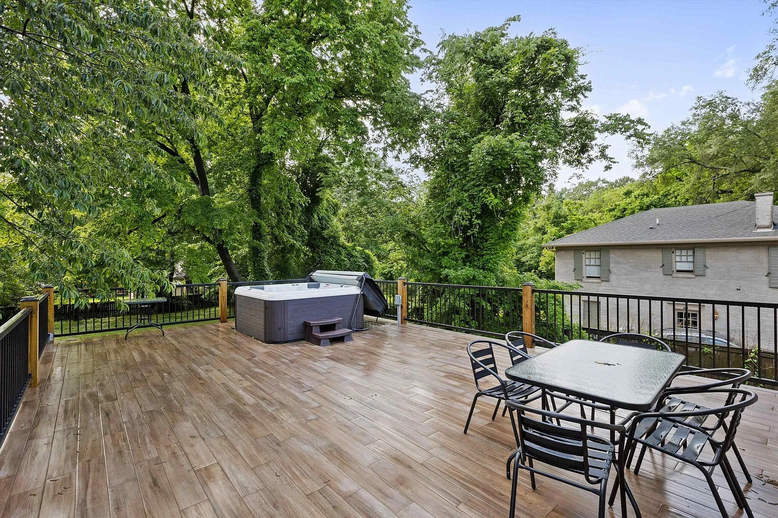 Garden and outdoor space at McLean Manor
